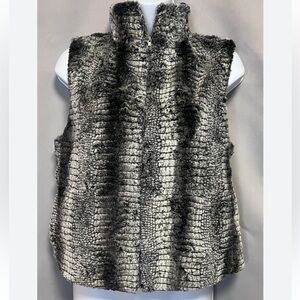 5/48 Saks Fifth Avenue Faux Fur Gray Chinchilla Style Vest XS